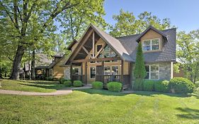 Refined Resort Residence Near Silver Dollar City!